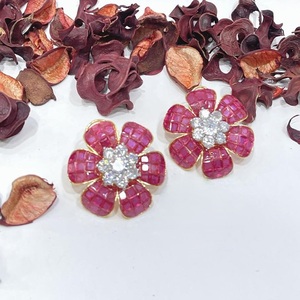 Pendientes pequeños y bonitos de moda con estilo para mujeres y niñas para ropa de fiesta informal y étnica para mujeres y niñas - Product Image 1