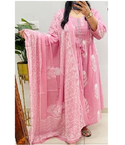 ชุดคุर्ตาผ้าฝ้ายพิมพ์ลายดอกไม้คุณภาพสูงสำหรับสุภาพสตรี ผ้าเนื้อนุ่ม ปักลายสวยงาม พร้อมผ้าคลุมไหล่ทันสมัย เหมาะสำหรับชุดประจำชาติในฤดูร้อน - Product Image 2