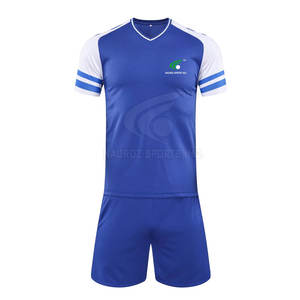 Uniforme de football pour hommes avec logo personnalisé, meilleure vente 2025 polyester, séchage rapide, léger et respirant, nouveauté 100% - Product Image 1