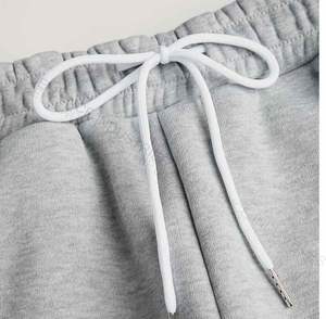 ชุดเซ็ตเสื้อฮู้ดดี้และกางเกงวอร์มผ้าฝ้ายแท้ 100% พิมพ์ลายซิลค์สกรีนแบบกำหนดเองได้ ดีไซน์ขาบาน เหมาะสำหรับออกกำลังกายในฤดูหนาว - Product Image 6