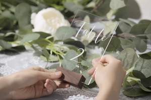 ไม้อะคาเซียที่ใส่นามบัตรป้ายอะคริลิคทำจากไม้สำหรับตกแต่งโต๊ะขาตั้งโชว์รูปภาพไม้สำหรับงานปาร์ตี้ - Product Image 3