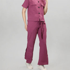 ชุดเสื้อผ้าสองชิ้นแบบมีสไตล์สำหรับผู้หญิงเซตแบบ Co-Ord แบบออกแบบใหม่มีสไตล์ลวดลายสีพื้นดูเก๋ไก๋แบบลำลองที่เรียบง่ายผลิตในปากีสถาน - Product Image 5