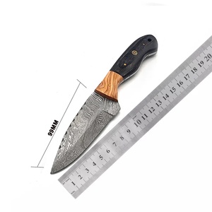 Cuchillo Skinner Multifuncional de Acero de Damasco Hecho a Mano con Mango de Madera y Funda de Cuero, Regalo Perfecto para Camping - Product Image 6