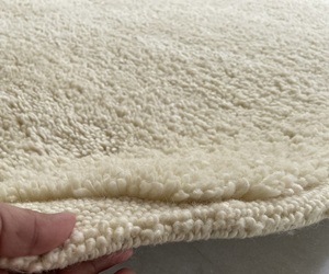 Vente chaude élégant blanc fait à la main en laine tapis tufté à la main non teint naturel pour décors et intérieurs coupe et forme de pile de boucle - Product Image 1