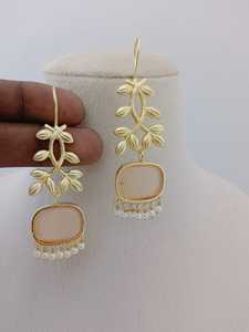 Pendientes colgantes personalizables a granel a la moda, colgante de cuarzo, hoja dorada, rosa, piedra ovalada, latón, pendientes de moda - Product Image 3