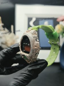 Reloj Digital de Lujo con Incrustaciones de Diamantes, Correa de Resina Verde Neón, Bisel con Diamantes Moissanite VVS, Resistente a Impactos, Sumergible 20 BAR, Unisex - Product Image 2