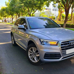 SUV Q5 45TFSI 2.0L AWD 2019 Usado en Buen Estado con Asientos de Cuero, Portaequipajes de Aleación de Aluminio, Volante a la Izquierda - Product Image 1