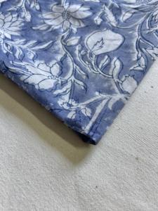 Tela de Algodón Estampada a Mano en Azul Índigo con Diseño Botánico Floral Blanco - Product Image 2