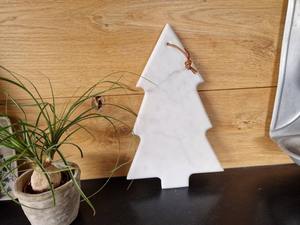 Planche à découper en marbre blanc artisanal, idéale pour le fromage, les fruits, les collations, la décoration de table de fête et les cadeaux haut de gamme - Product Image 3