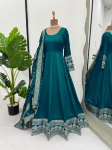 Estilo indio tradicional Anarkali Salwar Kameez para mujeres Ideal para bodas Disponible a los mejores precios al por mayor de La India - Product Image 3