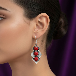 Pendientes Colgantes Hechos a Mano de Plata de Ley 925 con Baño de Oro y Coral Rojo en Forma de Rombo Geométrico, Estilo Étnico Indio, para Mujer, Ideales para Bodas y Tendencia - Product Image 4