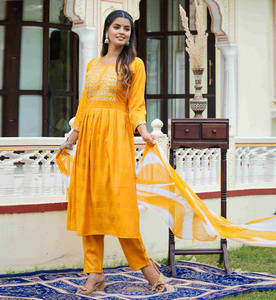 Kurta droit décontracté pour femme avec imprimé fleuri brodé pantalon longueur cheville motif Dupatta ensemble décoratif - Product Image 3