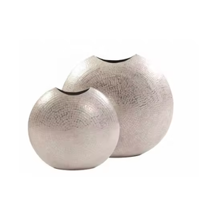 Vases à fleurs en métal au design moderne très vendus Décoration de table argenterie polonaise mate à un prix abordable - Product Image 1