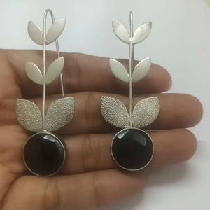 Feuille Style Kundan Dangler indien ensemble de mariée boucles d'oreilles en laiton à la mode Zircon perle pour le dîner de mariage Occasions festives pour les femmes - Product Image 1