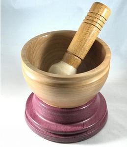 Mortier et pilon en bois écologiques personnalisables, idéal pour les maisons durables à la recherche d'outils naturels, durables et efficaces - Product Image 1