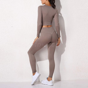 Ensemble de yoga personnalisé pour femmes, vente en gros, faible MOQ, haute qualité, best-seller, vêtements de fitness ajustés - Product Image 4