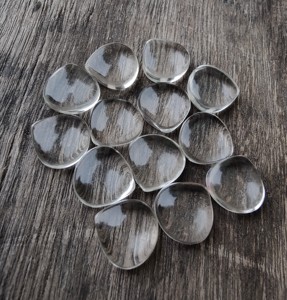 Venta al por mayor de gemas de cuarzo natural brasileño Lavira, corte corazón, briolette, cabujón, certificado IGI, 9mm/20mm, calibrado, blanco, suelto - Product Image 1