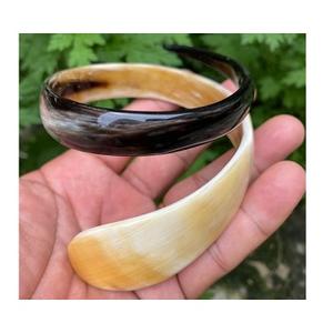 Bracelet en corne de style luxueux, bracelet sculpté à la main, style artisanal, véritable toucher d'amour, taille personnalisée pour la mode et les cadeaux - Product Image 3