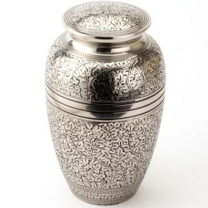 Urne funéraire en laiton gravée argentée pour cendres humaines - Urne funéraire sculptée à la main - Contenant pour cendres commémoratives pour adultes - Product Image 2