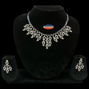 Superbe ensemble de collier et de boucles d'oreilles en pierre AD pour femmes, parfait pour les cérémonies de mariage et les occasions traditionnelles de demoiselles d'honneur - Product Image 4