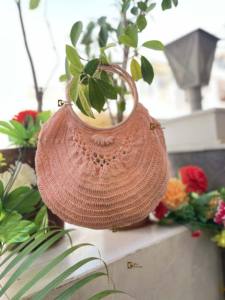 Crochet été plage paille sacs bohème fourre-tout fait à la main nouveau concepteur femmes élégant sac mer herbe sac rond - Product Image 5