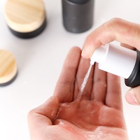 Contenants en verre pour soins de la peau en gros avec couvercles en bois pour crème pour le visage, écran solaire et nettoyant facial - Couleur personnalisée