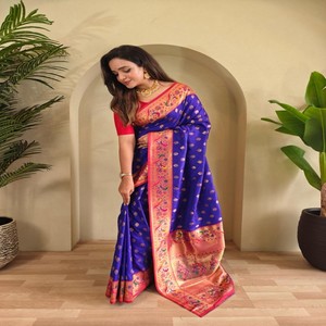 Sari traditionnel en soie Paithani VASTRA COTTAGE avec Butti Meenakari, pallu riche en contraste et élégant chemisier de créateur contrasté - Product Image 2