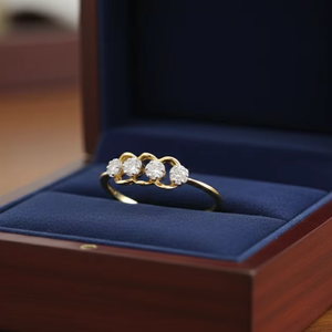 Elegante Anillo de Bodas con Diamantes en Racimo y Diseño de Círculo Enlazado en Oro para Mujer - Product Image 6