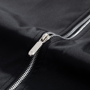 Venta al por mayor Hombres Slim Fit Varsity Jacket Ropa deportiva ligera con bolsillo de botón - Product Image 3