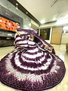 Lehenga choli & dupatta พิมพ์ลายเรยอนสไตล์ทันสมัยพร้อมกระจกฟอยล์เต็มรูปแบบ - Product Image 2