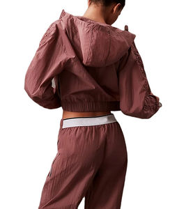 Ensemble survêtement femme personnalisable en nylon 2 pièces, veste coupe-vent à capuche et pantalon avec poignets élastiques - Product Image 2