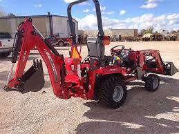 Mini tracteur agricole Massey Ferguson GC1723 50 ch 4 roues motrices d'occasion avec chargeur frontal et pelle arrière inclus - Product Image 4