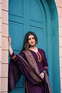 Kurti imprimé pour femmes doux et confortable pour un usage quotidien broderie travaillée Kurti Pent Set Fabrication - Product Image 4