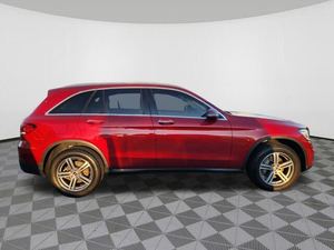 รถยนต์มือสองปี 2021 รุ่น GLC SUV 4MATIC CROSSOVER สีแดง ระบบขับเคลื่อนสี่ล้อ 255 แรงม้า ประหยัดน้ำมัน ระบบเกียร์อัตโนมัติ - Product Image 5
