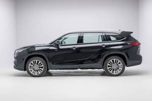 Toyota Highlander Luxe 2.5L 4 cylindres Hybride (HEV) + Double Électrique, Noir, Modèle 2025, Certifié d'Occasion, Faible Kilométrage, État Impeccable - Product Image 5