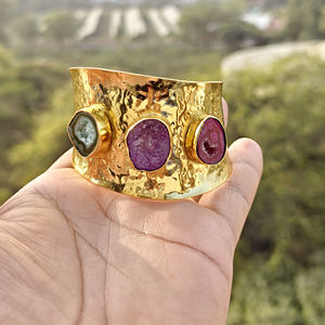 Bracelet large en pierre de géode naturelle, bijoux bohèmes, bracelet ouvert en laiton massif plaqué or 18 carats, vente en gros - Product Image 6