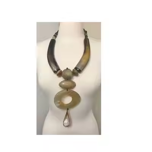 Collar de cuerno de búfalo para mujeres y niñas, collares, embalaje personalizado, joyería hecha a mano, clásico a la venta por glowin fashion - Product Image 5