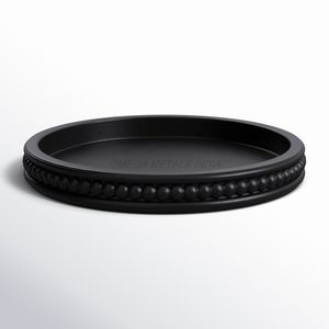 Ensemble de plateau en bois noir brillant personnalisé avec forme unique et détails chics pour divertir les invités - Product Image 3