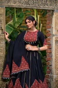 Nouveau dernier pur coton uni avec imprimé et papier miroir travail Lehenga Choli vêtements de fête - Product Image 2