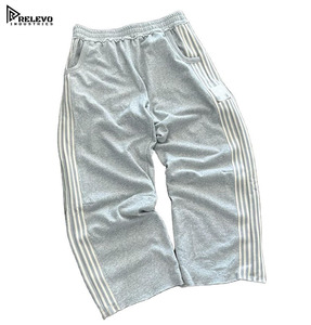Pantalons de survêtement personnalisés en molleton français droit, décontractés, teints en uni, pour hommes, fabriqués au Pakistan, légers pour le printemps - Product Image 3