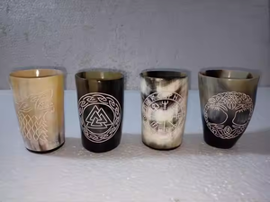 Copa corta de cuerno vikingo para beber hecha de vaso de chupito de cuerno de buey y vaca Natural con base de madera auténtica Medieval de artesanía de media luna - Product Image 3
