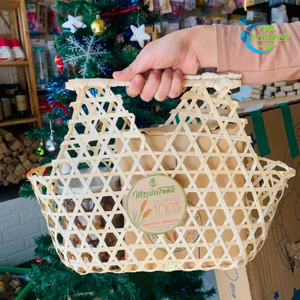 Panier cadeau en bambou tissé à la main durable, réutilisable et parfait pour les occasions spéciales et les événements, le stockage et la décoration intérieure. - Product Image 5