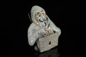 นักออกแบบเครื่องประดับชั้นดี สร้อยเงินแท้ 925 ชุบเคลือบเงา ประดับเพชรโมอิสซาไนต์ VVS แบบกำหนดเอง เรืองแสงในที่มืด จี้การ์ตูน 3 มิติ - Product Image 3