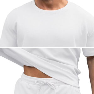 Conjunto de pantalones cortos de nailon para hombre superventas personalizado de manga completa con logotipo bordado servicio OEM conjunto de verano ligero y duradero - Product Image 5