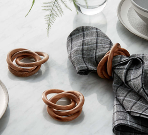 Ronds de serviette en bois d'acacia artisanal Chateau-Lot de 4 - Product Image 3