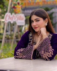 Présentation du nouveau concepteur Wedding Party Wear Velvet Heavy Sequence Embroidery Work Kurta et Pant With Heavy Broded Dupatta - Product Image 4