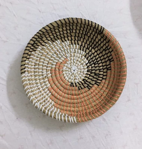 Elegant seagrass material hanging plate for creative interior wall decoration featuring handcrafted Vietnam design - Product Image 1