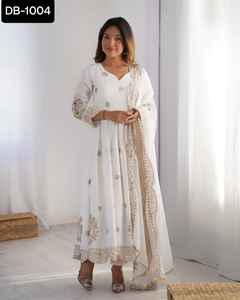 Vêtements ethniques indiens lourds Anarkali robes avec Micro merde Pent et Chinon soie broderie et séquence travail Dupatta ensemble pour les femmes - Product Image 3