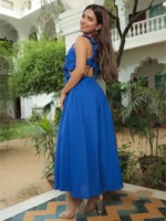 Robe longue classique bleue à volants et découpes à la taille, nouvelle collection 2026, robe une pièce pour femme, disponible en gros, grandes tailles