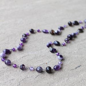 Collier artisanal en perles violettes, pierre précieuse naturelle facettée, améthyste agate, collier extra long, bijoux élégants - Product Image 4